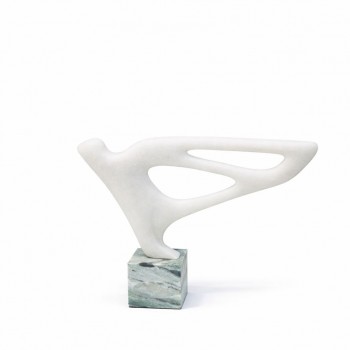 قطعة فنية عصرية بتصميم تجريدي انسيابي، مصنوعة بلون أبيض ناعم يعكس البساطة والرقي40×29×8سم 