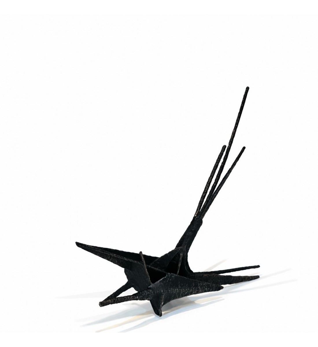 قطعة فنية أنيقة بتصميم هلالي انسيابي يعكس البساطة والهدوء 25×25×5سم 