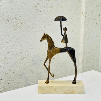 قطعة ديكور فنية راقية بتصميم يجمع بين الخيال والأناقة، 37×22×8سم 