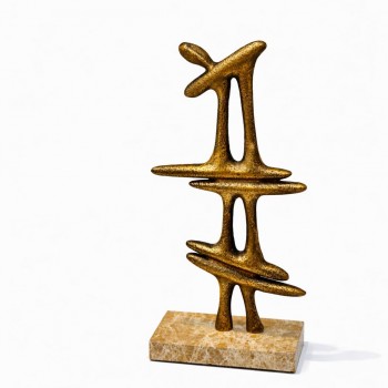 قطعة ديكور فنية بتصميم تجريدي أنيق، مصنوعة بتشطيب معدني بلون ذهبي معتّق32×15×8سم 