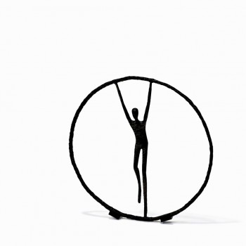 قطعة ديكور فنية تجريدية مميزة بتصميم رمزي يعبر عن الحرية والقوة والتوازن،23×23×7سم 