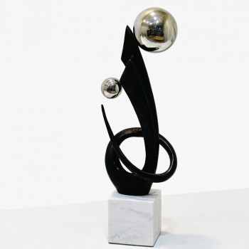 قطعة ديكور فنية تجريدية بتصميم عصري أنيق، تتميز بخطوط انسيابية سوداء40×15×8سم 