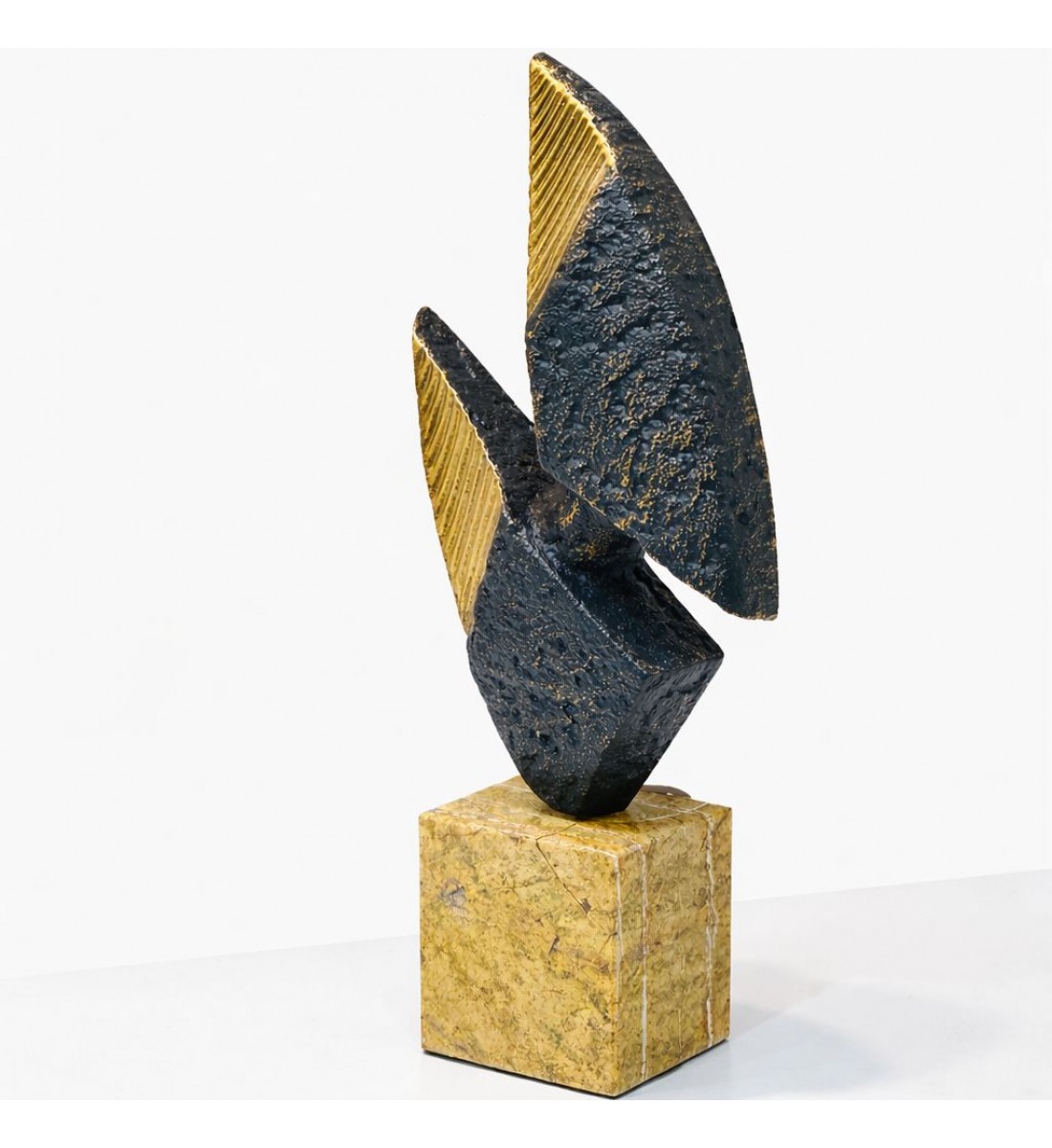  قطعة ديكور فنية تجريدية بتصميم جريء مستوحى من الأشكال الطبيعية والانسيابية،47×10×20سم 