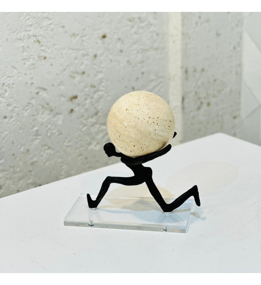 قطعة ديكور فنية مبتكرة بتصميم يجسّد القوة والطموح، 15×8×16سم 