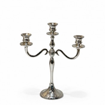 شمعدان ديكوري أنيق بثلاثة أذرع مصنوع من المعدن بتشطيب فضي لامع 