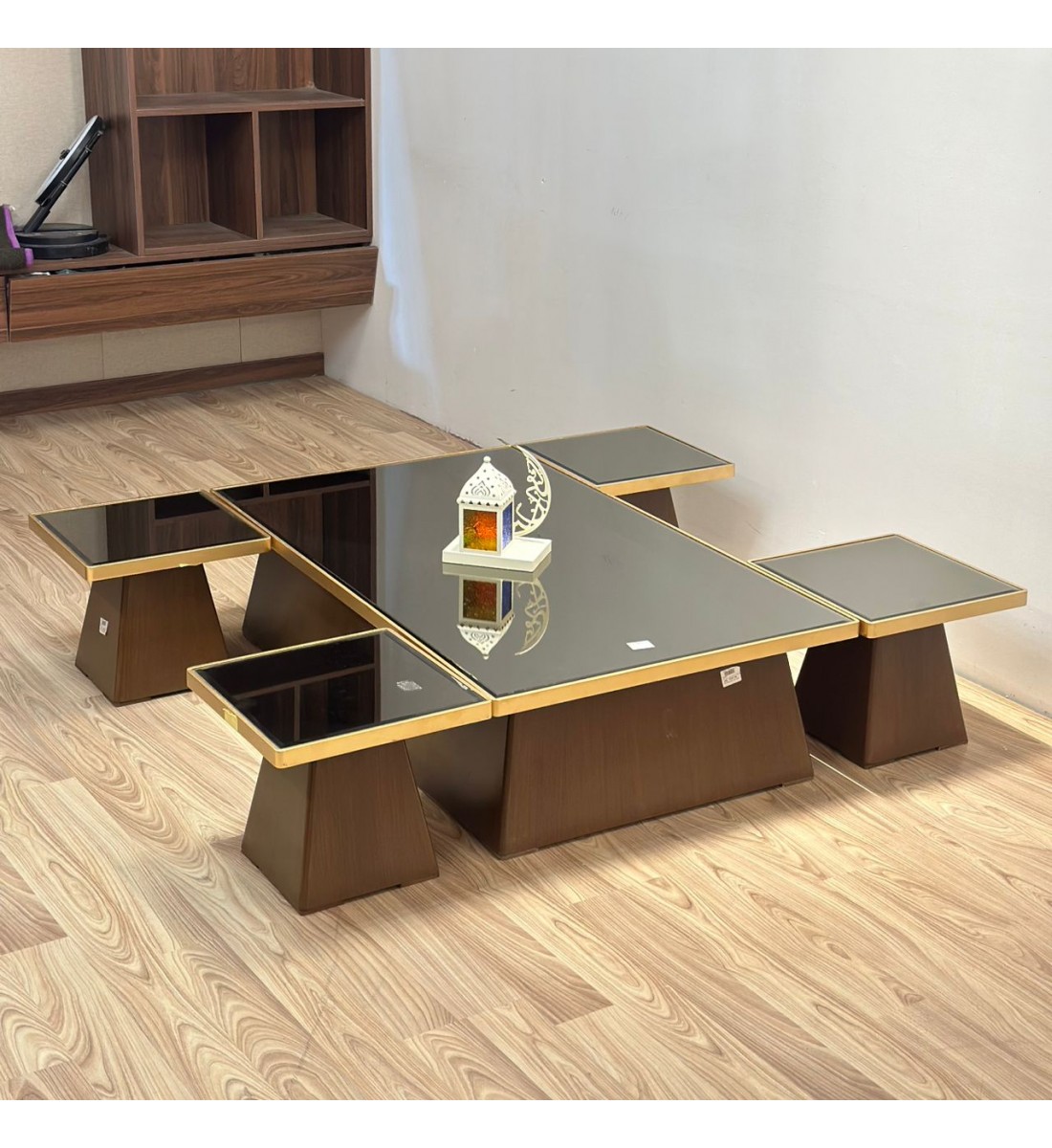 طقم طاولات قهوة عصرية بتصميم أنيق وبسيط، يتكوّن 5قطع طقم طاولات قهوة عصرية بتصميم أنيق وبسيط، يتكوّن 5قطع