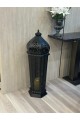  فانوس ديكوري أرضي بتصميم شرقي فاخر، مصنوع من المعدن باللون الأسود مع نقوش هندسية أنيقة تسمح بمرور الضوء بشكل جميل 94سم 