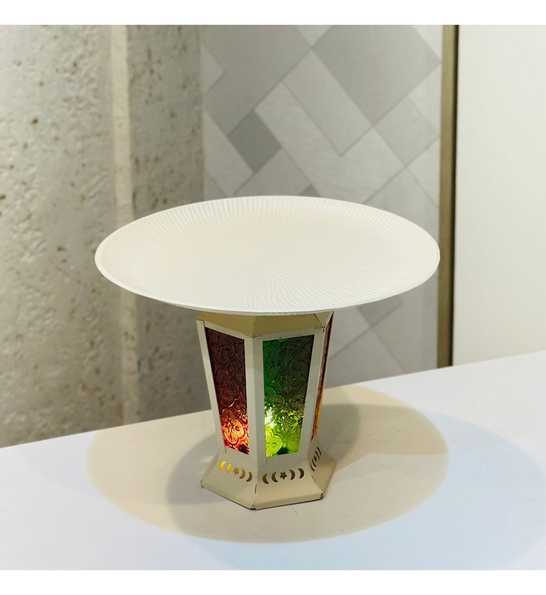 صحن ديكوري فاخر بتصميم أنيق يجمع بين البساطة والفخامة20×27×27سم 