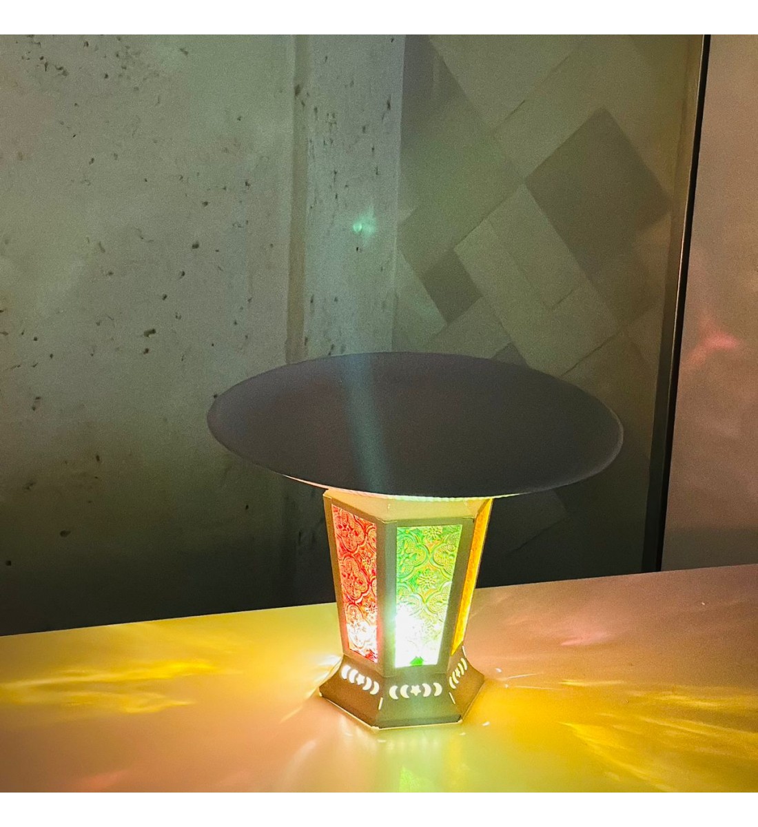 صحن ديكوري فاخر بتصميم أنيق يجمع بين البساطة والفخامة20×27×27سم 