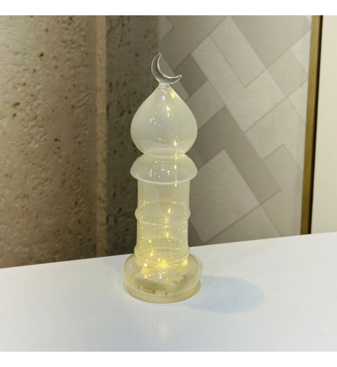 ديكور زجاجي أنيق بتصميم مستوحى من المآذن، مصنوع من زجاج شفاف بلون حليبي ناعم 32سم ديكور زجاجي أنيق بتصميم مستوحى من المآذن، مصنوع من زجاج شفاف بلون حليبي ناعم 32سم