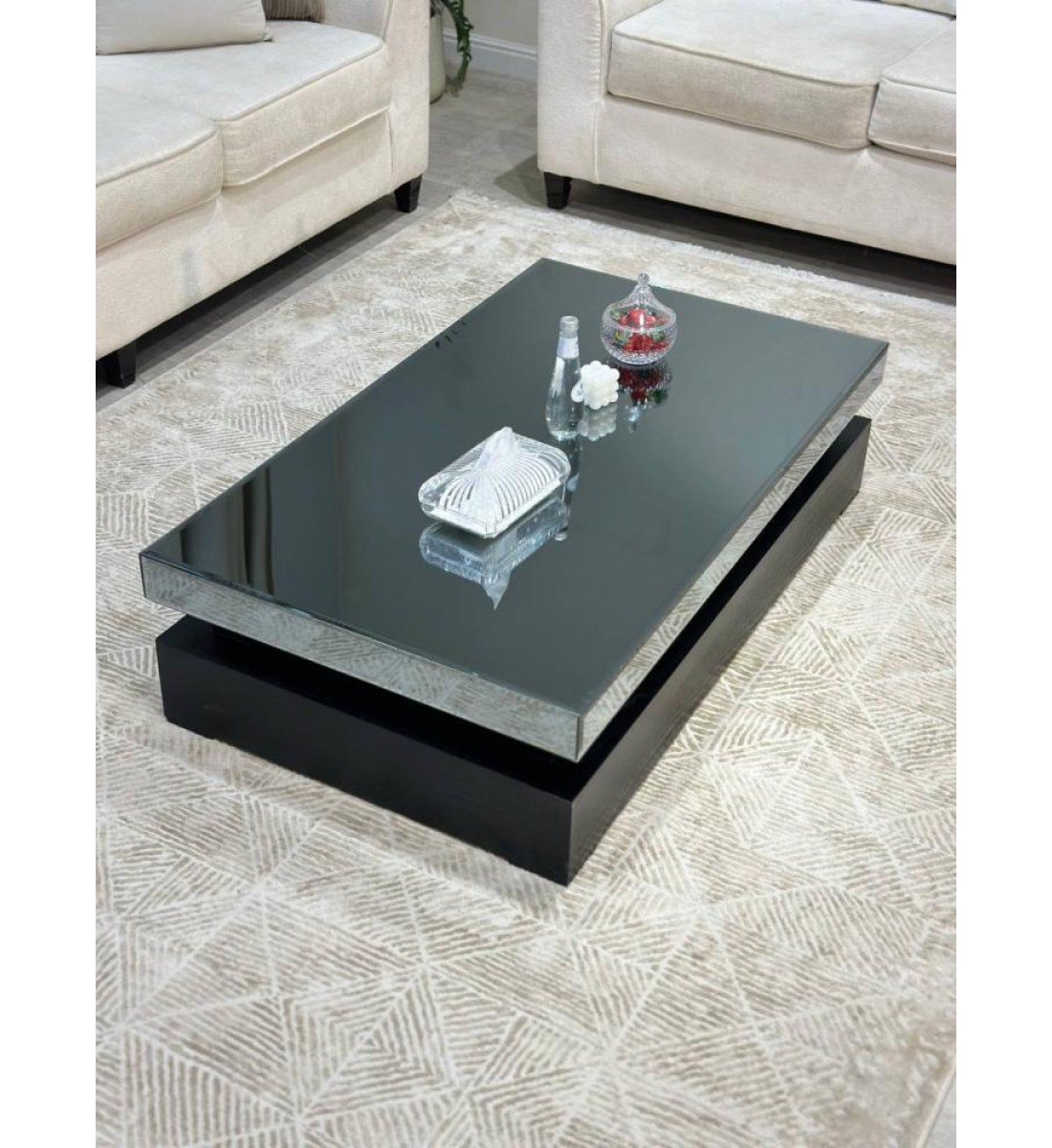  طقم طاولات ضيافة أرضية بسطح مرايا و4 طاولات خدمة باللون الاسود.  (منتج تفصيل )