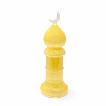 قطعة ديكور زجاجية أنيقة على شكل مئذنة بلون أصفر شفاف، تعلوها هلال زجاجي32×9×9سم 