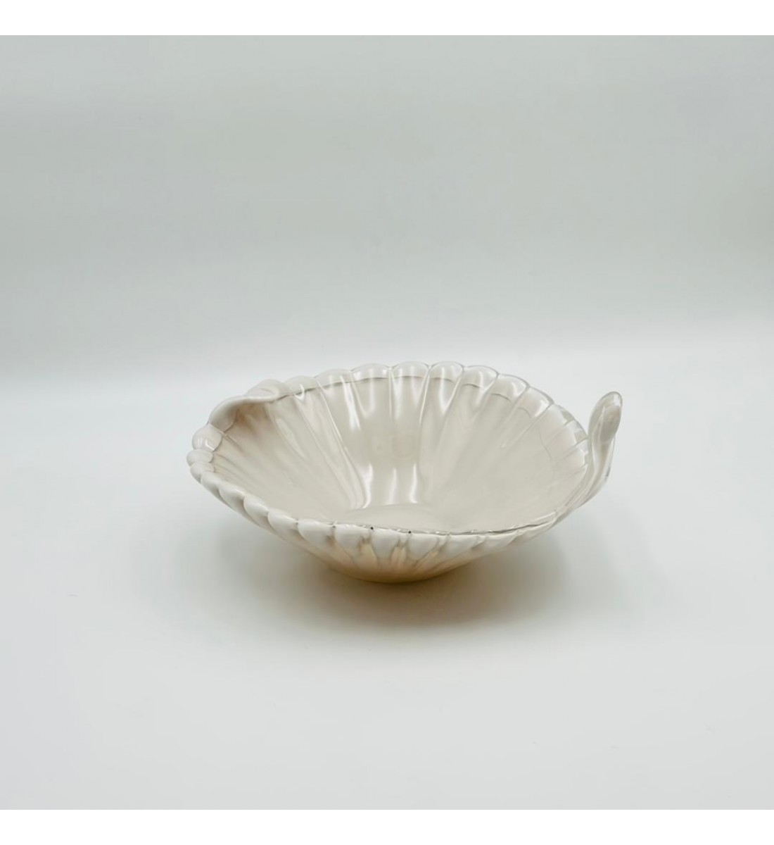 صحن تقديم أنيق بتصميم عصري يجمع بين البساطة والفخامة  28×26×7سم 