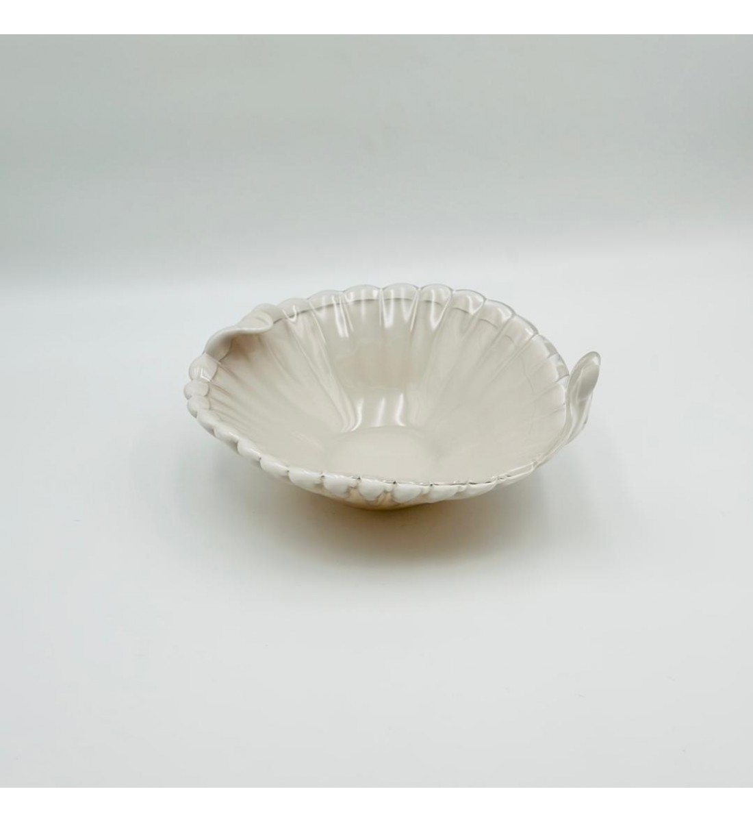 صحن تقديم أنيق بتصميم عصري يجمع بين البساطة والفخامة  28×26×7سم 