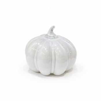 قطعة ديكور زجاجية فاخرة على شكل قرع (يقطين) بلون أبيض ناصع ولمعة راقية 22×16×16سم