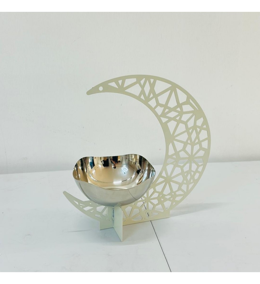 ستاند تقديم معدني بتصميم عصري راقٍ مستوحى من أجواء رمضان ، 26×26×41سم 