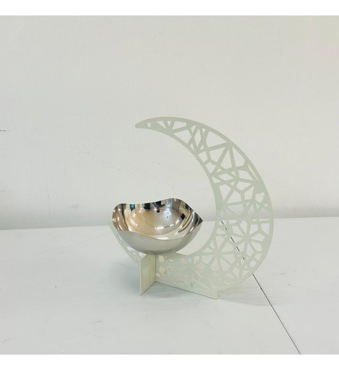 ستاند تقديم معدني بتصميم عصري راقٍ مستوحى من أجواء رمضان ، 25×13×13سم 