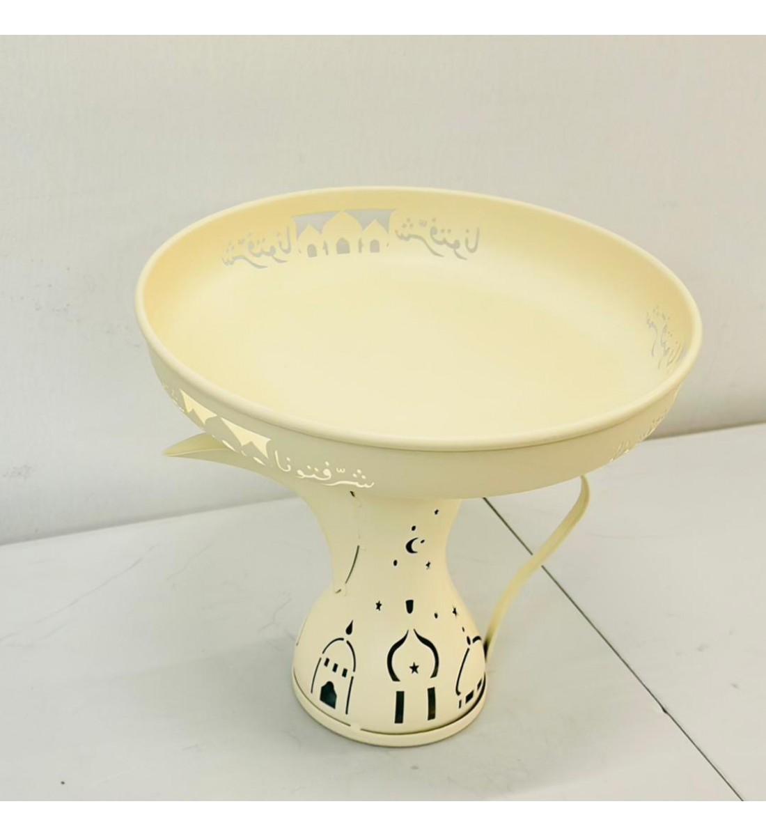 ستاند تقديم معدني بتصميم عصري راقٍ مستوحى من أجواء رمضان ،25×25×21سم 