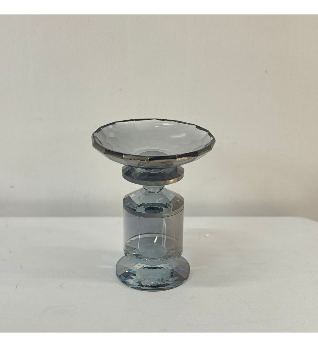 صحن تقديم أنيق بتصميم عصري يجمع بين البساطة والفخامة  15×15×19سم 