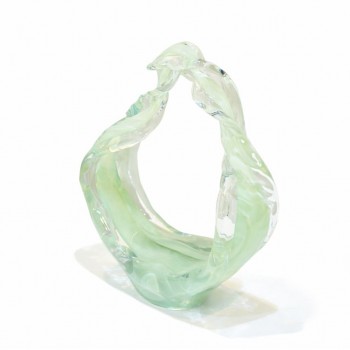 تحفة ديكور هندسية فاخرة بتصميم عصري وأنيق، تجمع بين الكرستال الداكن ا في تناغم بصري راقٍ.25×19×8سم