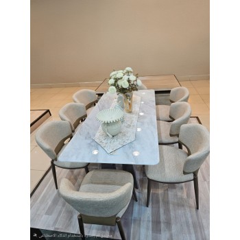 طاولة طعام طعام أنيق يجمع بين الحداثة والفخامة سطح الطاولة: مصنوع من الرخام مع 8 كراسي 