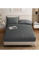 طقم سرير (مفرش) يتميز بتصميم عصري وأنيق، يجمع بين البساطة والفخامة الهادئة. 3 قطع 