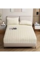 طقم سرير (مفرش) يتميز بتصميم عصري وأنيق، يجمع بين البساطة والفخامة الهادئة. 3 قطع  اللون أوف وايت (Off-white) أو سكري فاتح.