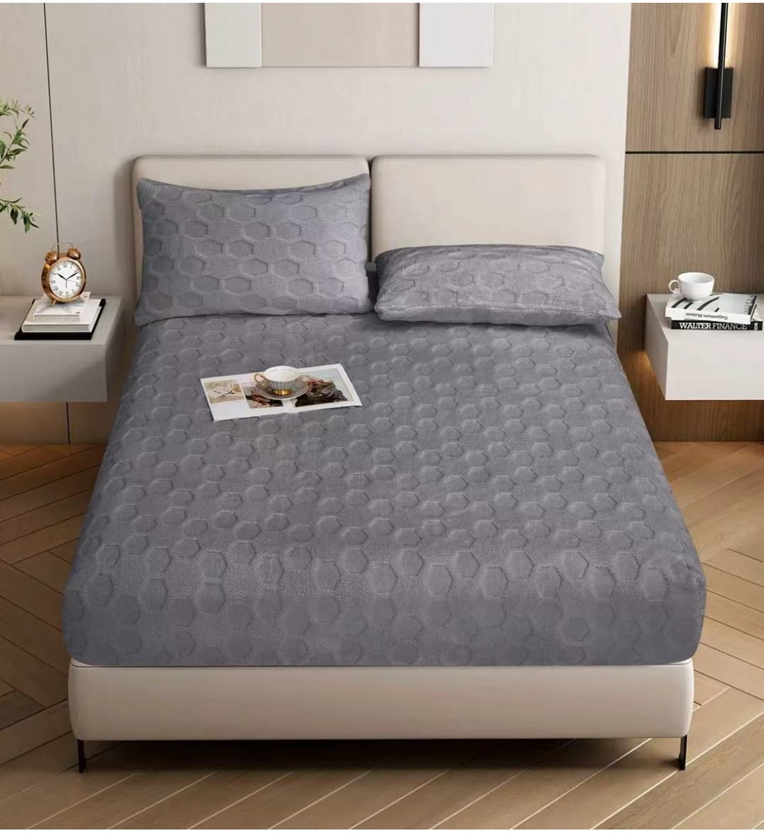 طقم سرير (مفرش) يتميز بتصميم عصري وأنيق، يجمع بين البساطة والفخامة الهادئة. 3 قطع اللون: يأتي الطقم الرمادي (Grey)، طقم سرير (مفرش) يتميز بتصميم عصري وأنيق، يجمع بين البساطة والفخامة الهادئة. 3 قطع اللون: يأتي الطقم الرمادي (Grey)،