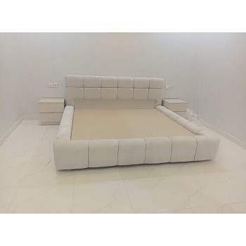 سرير نوم بتصميم مودرن (حديث) وبسيط، مغطى بالكامل بقماش مخملي أو "بُوكلييه" ناعم  نفرين 200*180*40 سم  (منتج تفصيل )