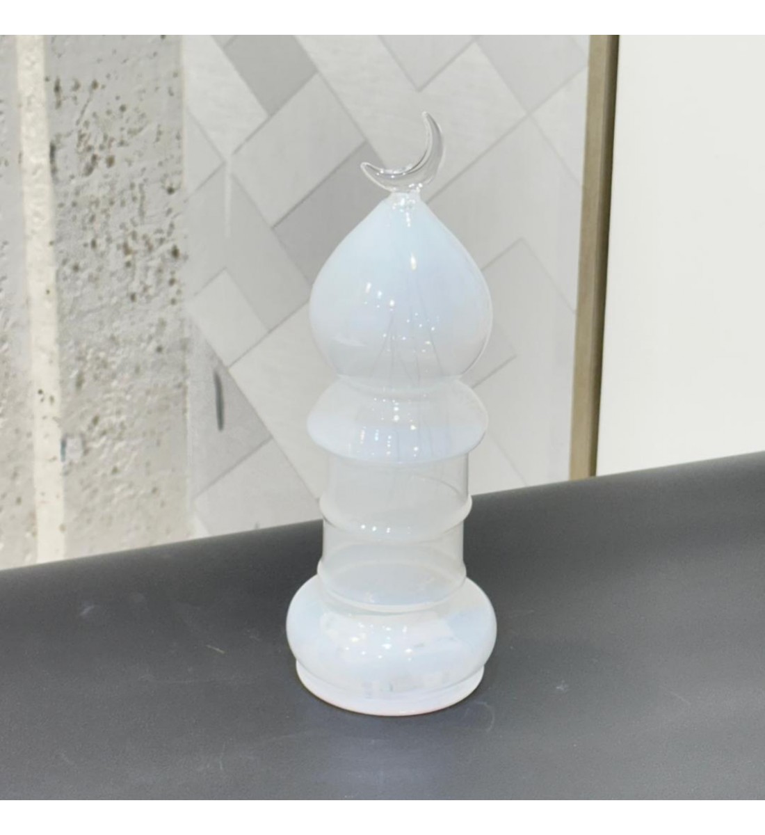 قطعة ديكور أنيقة مصنوعة من زجاج شفاف عالي الجودة، بتصميم مستوحى من المآذن الإسلامية،27×9×9سم 