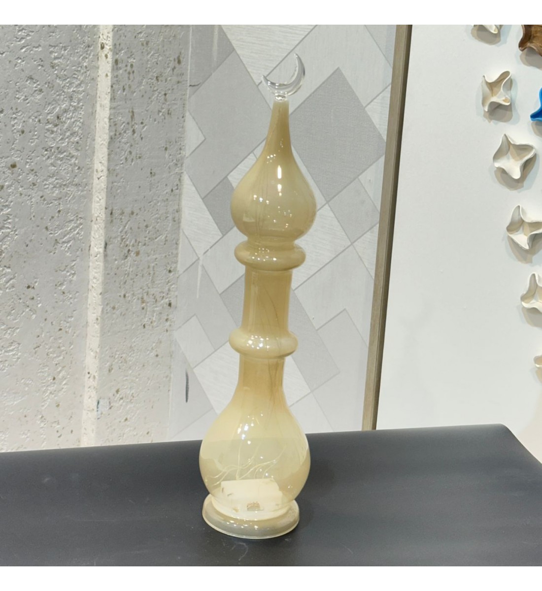 قطعة ديكور أنيقة مصنوعة من زجاج شفاف عالي الجودة، بتصميم مستوحى من المآذن الإسلامية، 42×9×9سم