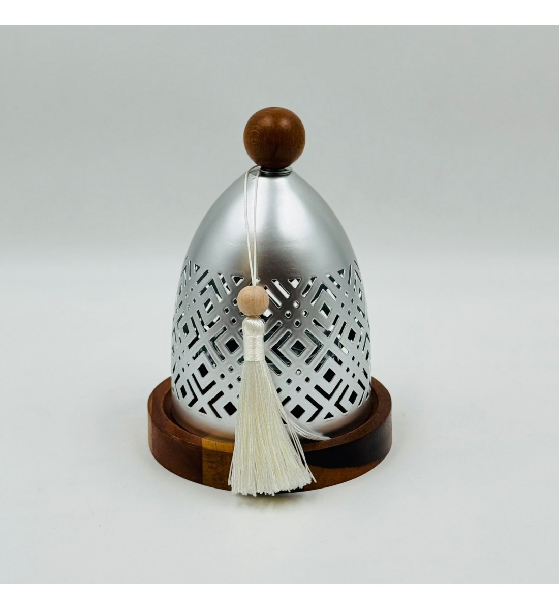 مبخرة أنيقة بتصميم عصري يجمع بين المعدن الفضي اللامع والخشب الطبيعي 12×18×18سم 