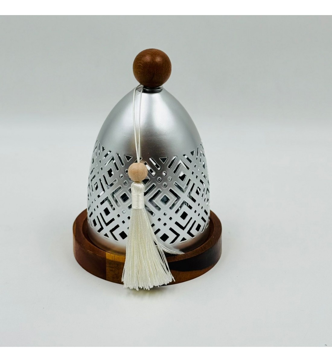 مبخرة أنيقة بتصميم عصري يجمع بين المعدن الفضي اللامع والخشب الطبيعي 12×18×18سم 