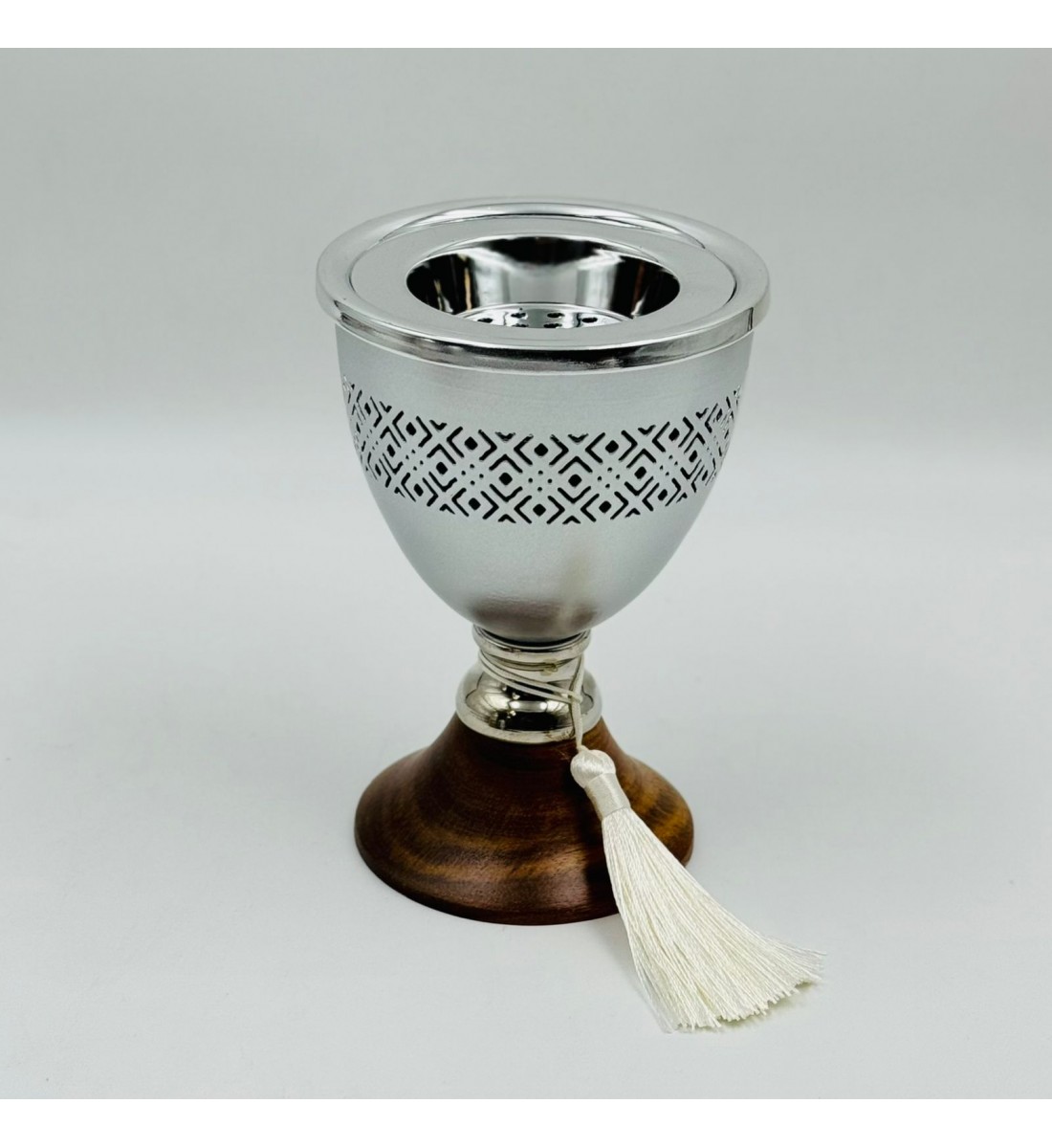 مبخرة أنيقة بتصميم عصري يجمع بين المعدن الفضي اللامع والخشب الطبيعي16×11×11سم 