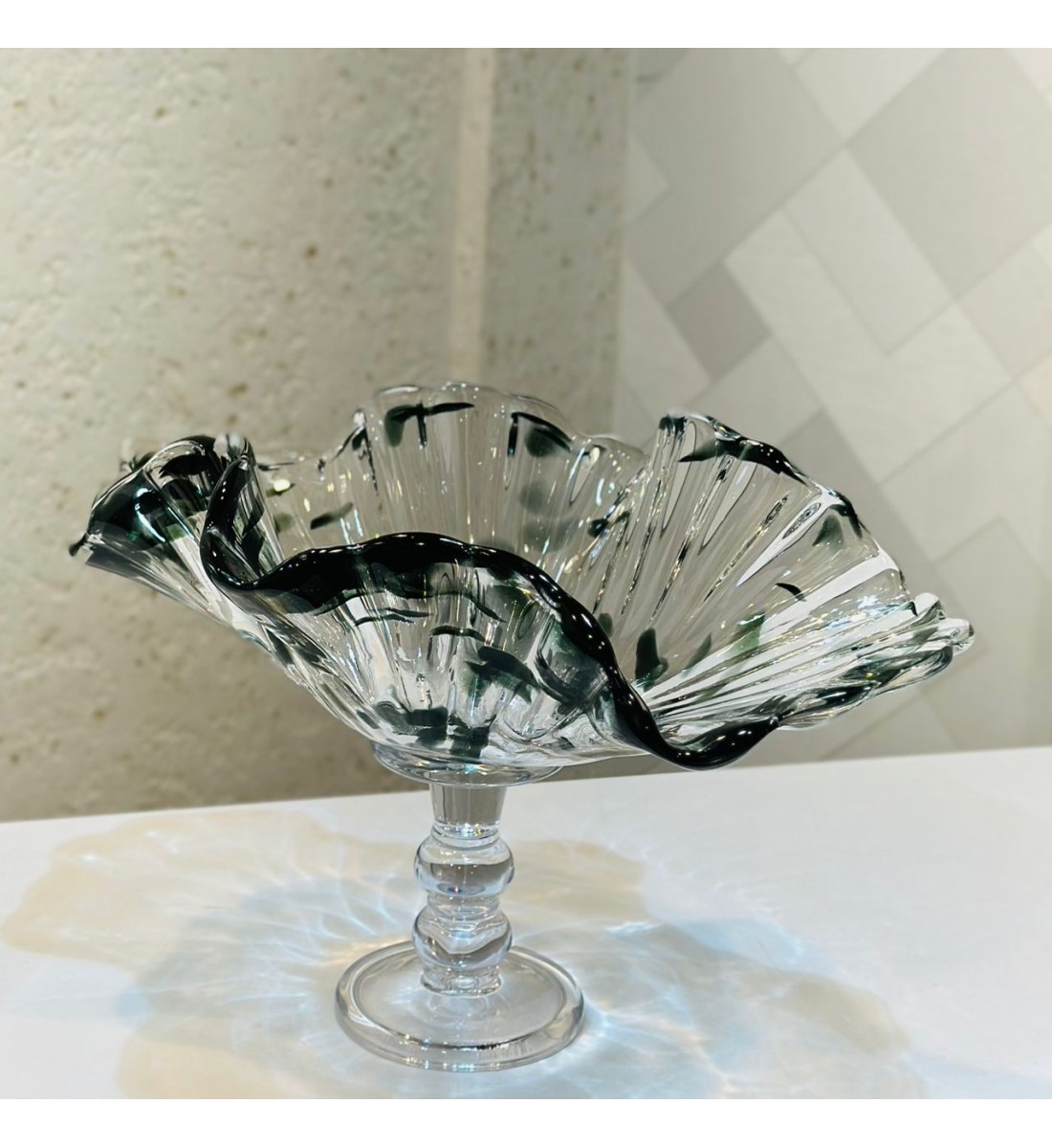 صحن زجاجية فاخرة بتصميم أنيق مستوحى من شكل الصدفة 24×26×37سم صحن زجاجية فاخرة بتصميم أنيق مستوحى من شكل الصدفة 24×26×37سم