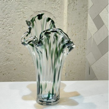 فازة زجاجية شفافة بتصميم أنيق مستوحى من شكل الزهور33×19×22سم 