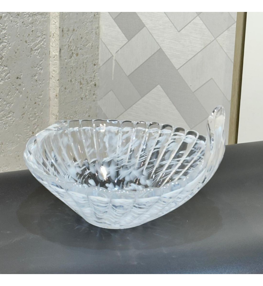 صحن زجاجية فاخرة بتصميم أنيق مستوحى من شكل الصدفة 26×25×20سم صحن زجاجية فاخرة بتصميم أنيق مستوحى من شكل الصدفة 26×25×20سم