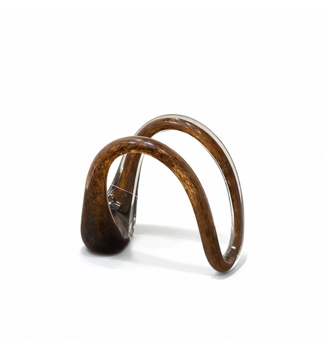 قطعة ديكور زجاجية فنية بتصميم انسيابي أنيق، مصنوعة من زجاج شفاف ممزوج بدرجات دافئة من البيج والبني25×13×21سم قطعة ديكور زجاجية فنية بتصميم انسيابي أنيق، مصنوعة من زجاج شفاف ممزوج بدرجات دافئة من البيج والبني25×13×21سم