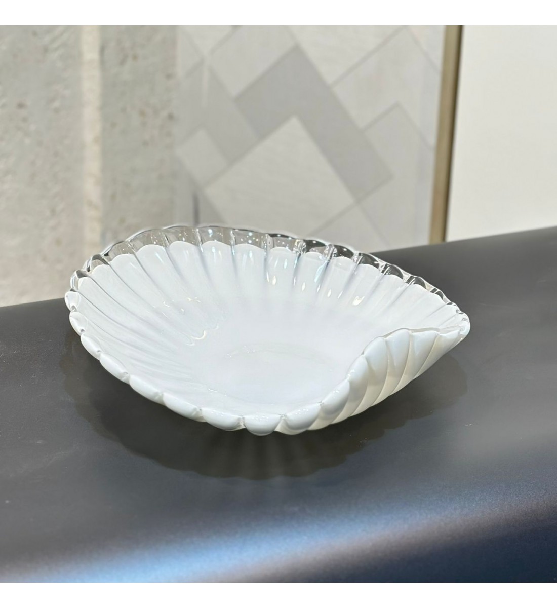 صحن زجاجية فاخرة بتصميم أنيق مستوحى من شكل الصدفة30×28×5سم صحن زجاجية فاخرة بتصميم أنيق مستوحى من شكل الصدفة30×28×5سم