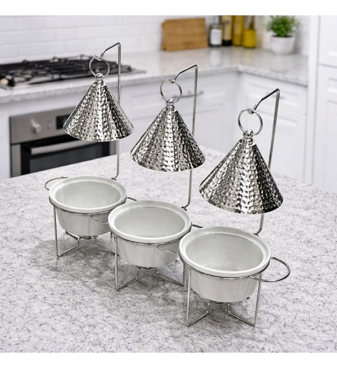 سخان طعام للبوفيه بورسلان ابيض مع حامل وغطاء معدن فضي ثلاثي علاقي