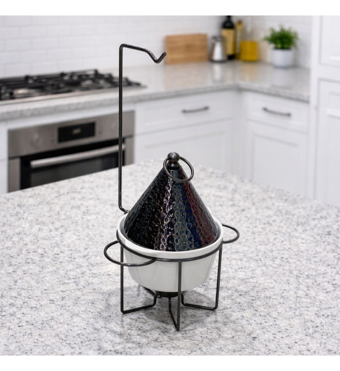 سخان طعام للبوفيه بورسلان ابيض مع حامل وغطاء معدن اسود علاقي سخان طعام للبوفيه بورسلان ابيض مع حامل وغطاء معدن اسود علاقي