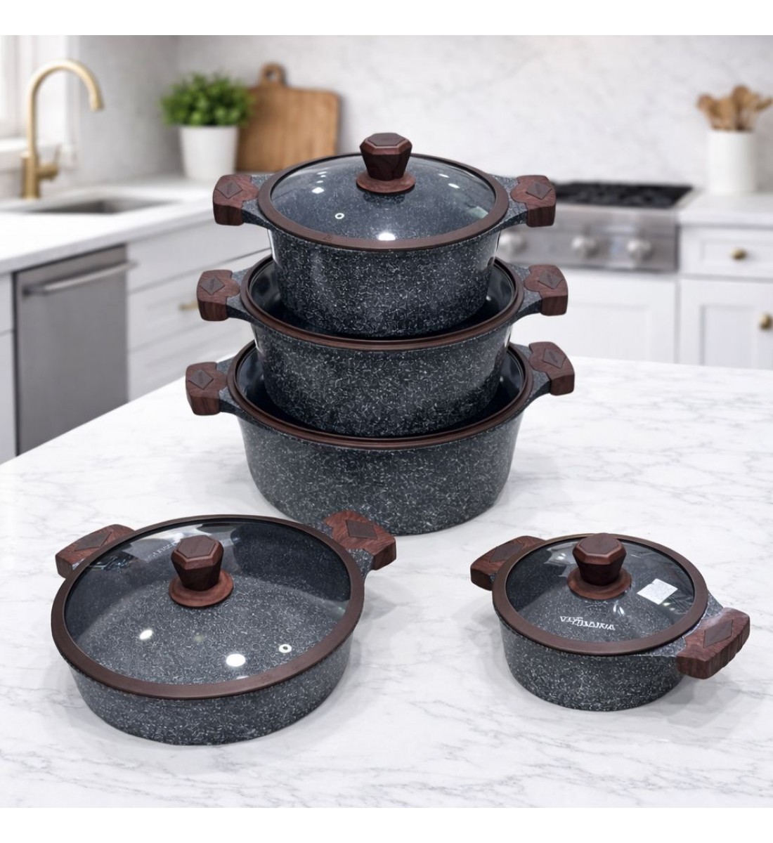 طقم قدور طبخ فاخر بتصميم أنيق يجمع بين الجمال والعملية، مصنوع من مواد عالية الجودة بلمسة حجرية مميزة تمنح توزيعًا متوازنًا للحرارة 10قطع طقم قدور طبخ فاخر بتصميم أنيق يجمع بين الجمال والعملية، مصنوع من مواد عالية الجودة بلمسة حجرية مميزة تمنح توزيعًا متوازنًا للحرارة 10قطع