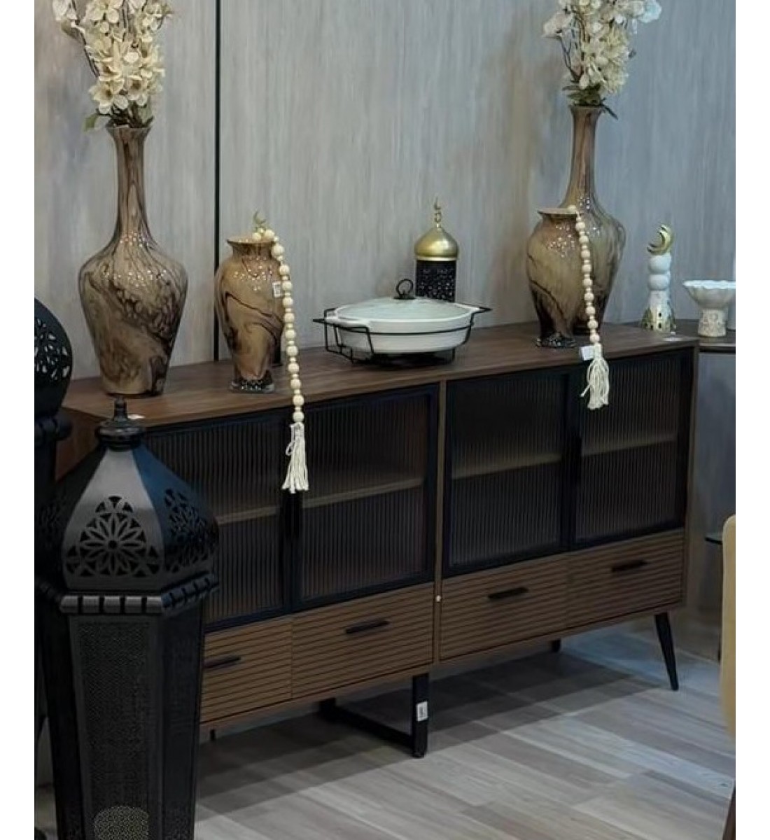 دولاب بوفيه أنيق وعصري بني المقاس: 160×40×83 سم دولاب بوفيه أنيق وعصري بني المقاس: 160×40×83 سم