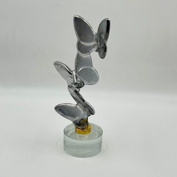 قطعة ديكور فنية راقية بتصميم انسيابي على شكل فراشات متداخلة مصنوعة من الزجاج 28×8×8سم