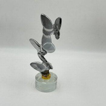 قطعة ديكور فنية راقية بتصميم انسيابي على شكل فراشات متداخلة مصنوعة من الزجاج 28×8×8سم