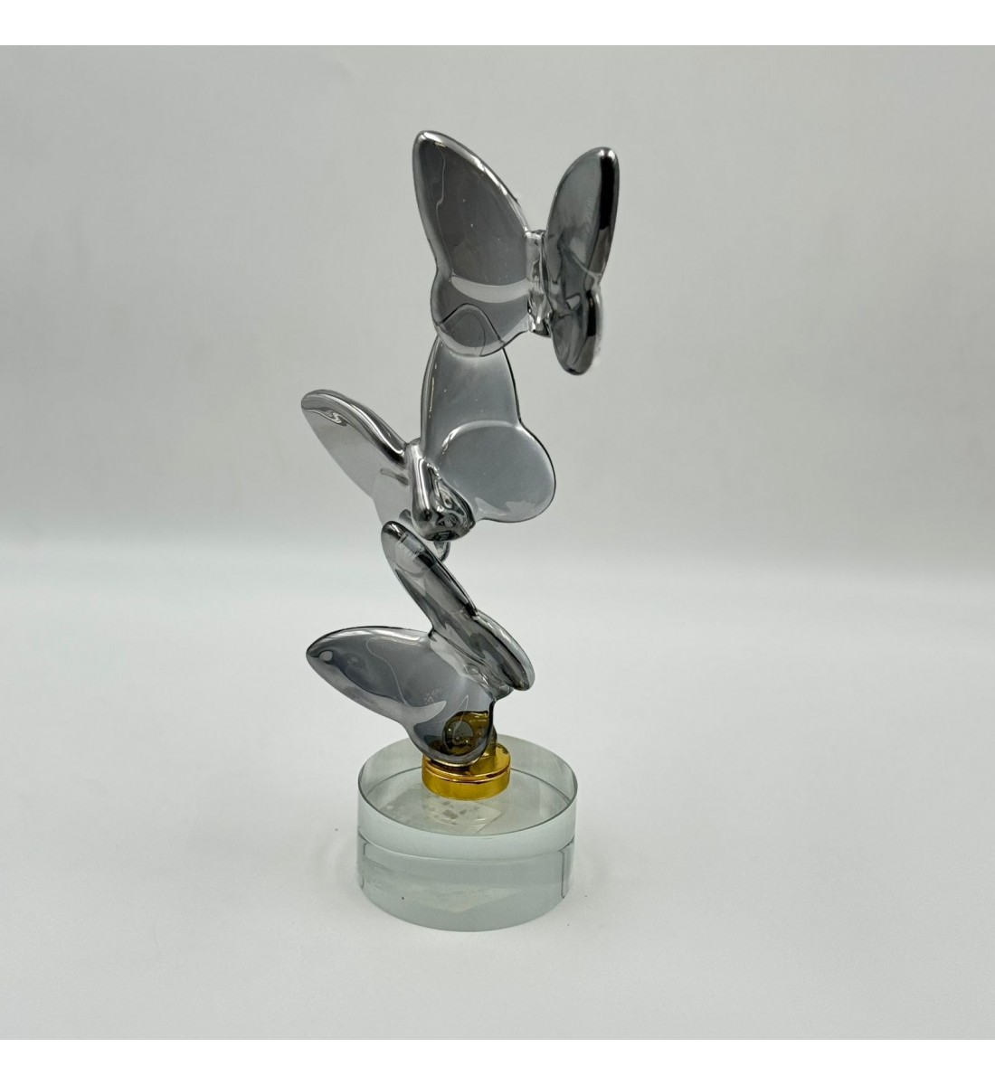 قطعة ديكور فنية راقية بتصميم انسيابي على شكل فراشات متداخلة مصنوعة من الزجاج 28×8×8سم