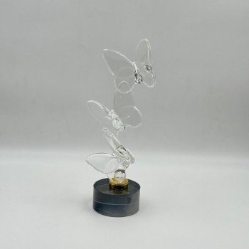 قطعة ديكور فنية راقية بتصميم انسيابي على شكل فراشات متداخلة مصنوعة من الزجاج 28×8×8سم