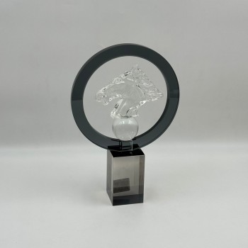 A decorative art piece made of clear glass with an elegant design that reflects modern taste and luxury. 30 x 20 x 6 cm