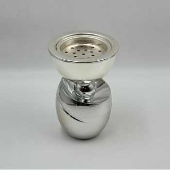 مبخرة أنيقة بتصميم عصري وفاخر، مصنوعة من المعدن اللامع بلون فضي يعكس الذوق الراقي.19×13×13سم 