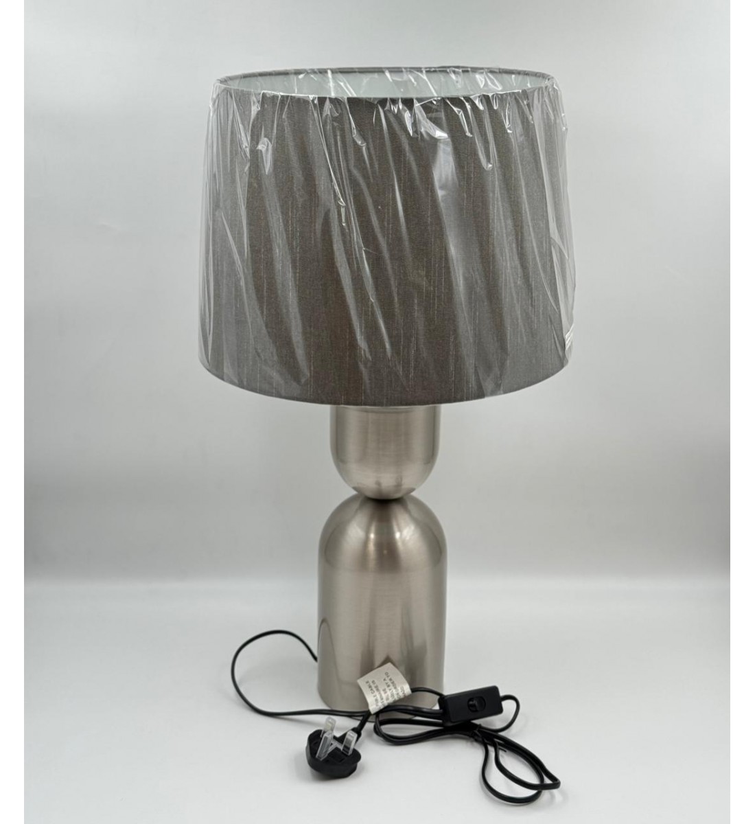 مصباح طاولة أنيق بتصميم عصري يجمع بين الفخامة والبساطة57×28×28سم 